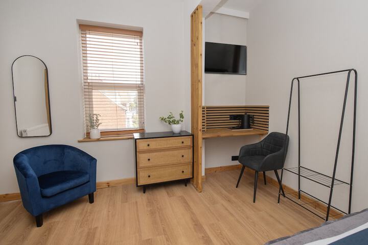 Room 1 of 33
