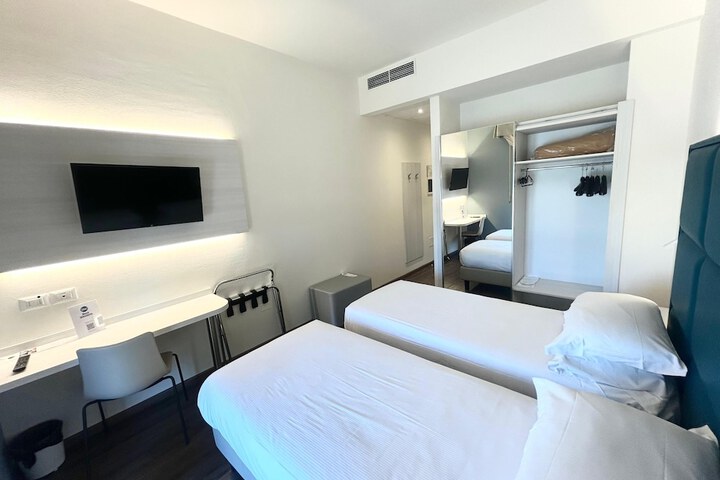 Room 16 of 29