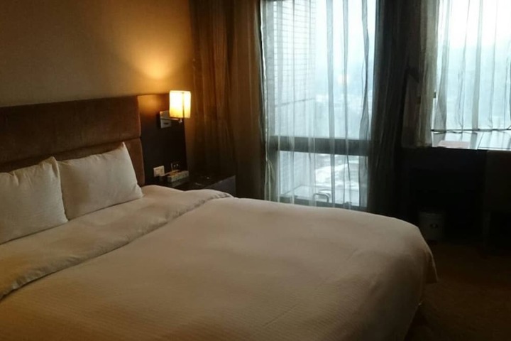 Room 2 of 35
