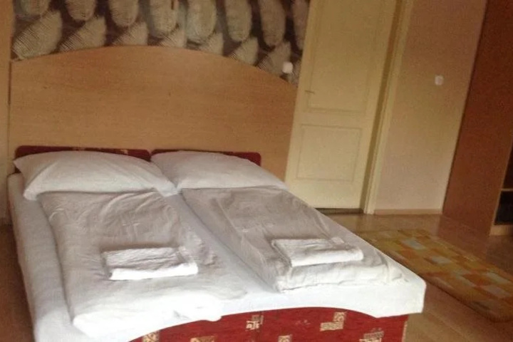 Room 3 of 18
