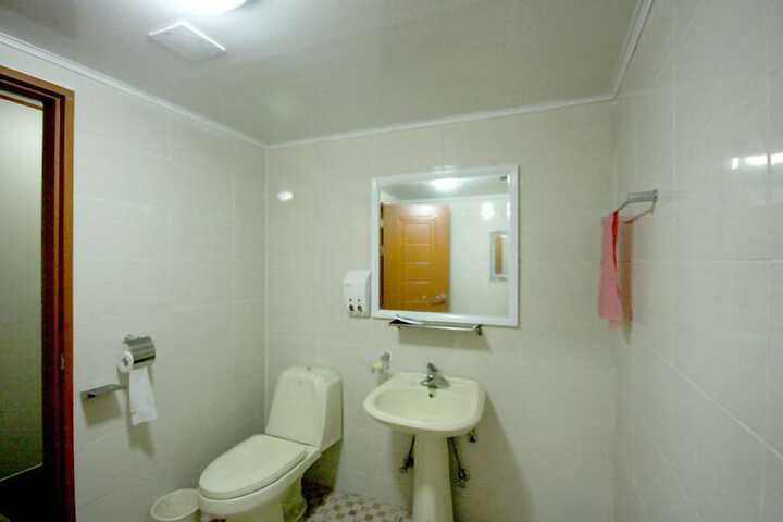Room 10 of 15