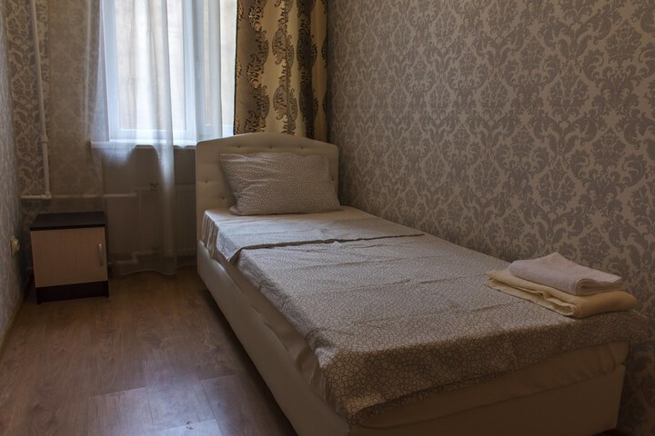 Room 8 of 18