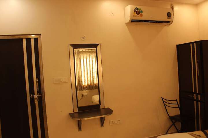 Room 8 of 15