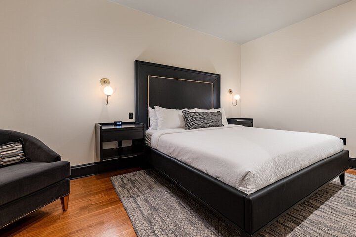 Room 28 of 341