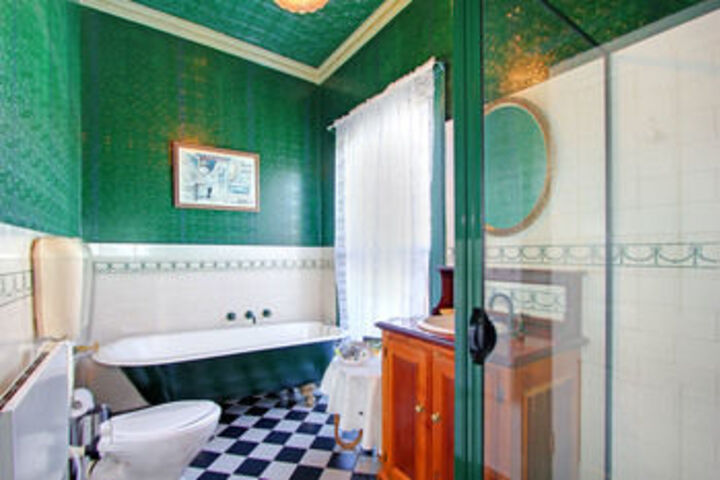 Room 6 of 30