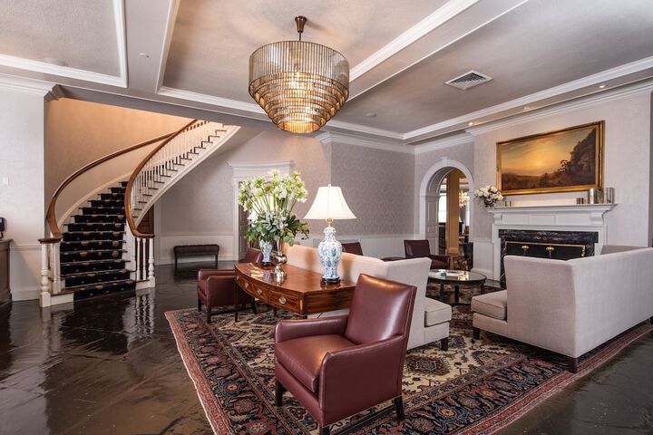 Entrance & Lobby