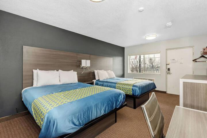 1 Queen Bed (7 of 31)