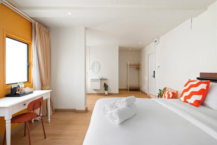 Room 32 of 65