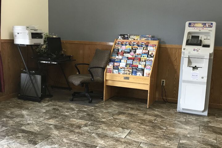 Lobby lounge