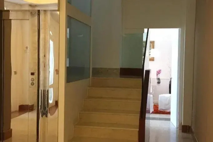 Room 11 of 13