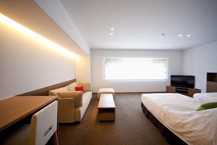 Room 12 of 77