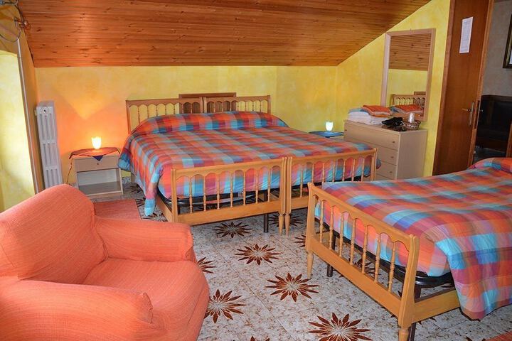 Room 10 of 34