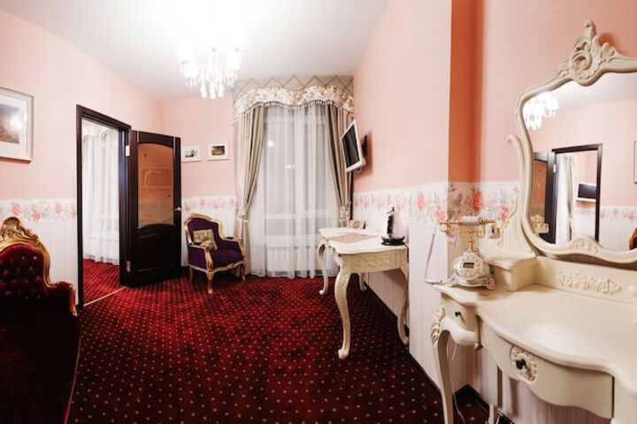Room 9 of 120