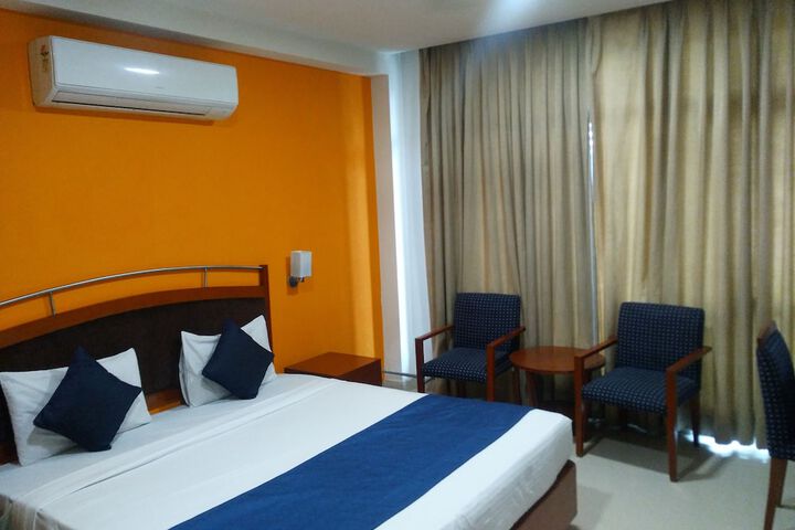 Room 11 of 28