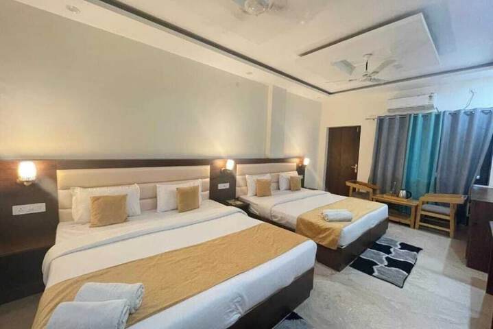 Room 2 of 36