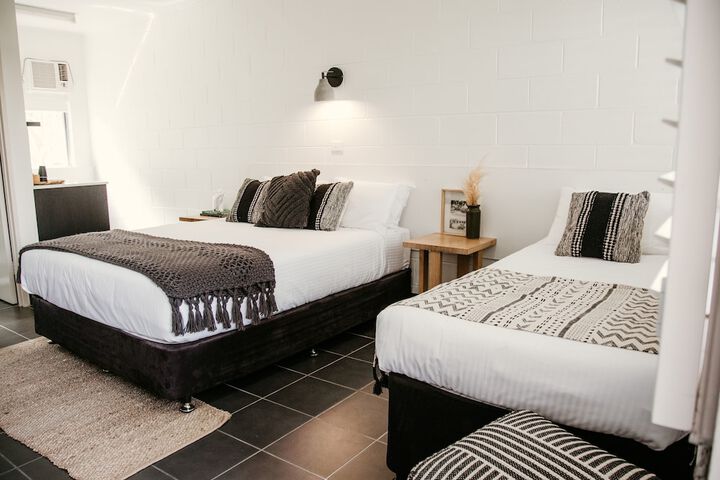 Room 4 of 43