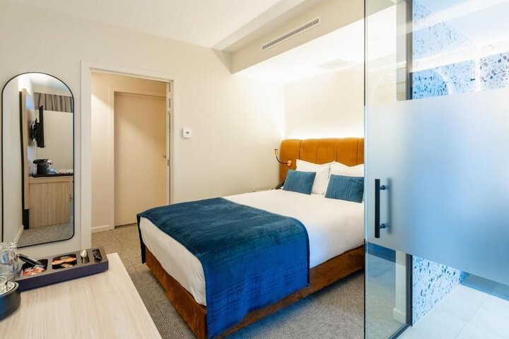 Room 12 of 152