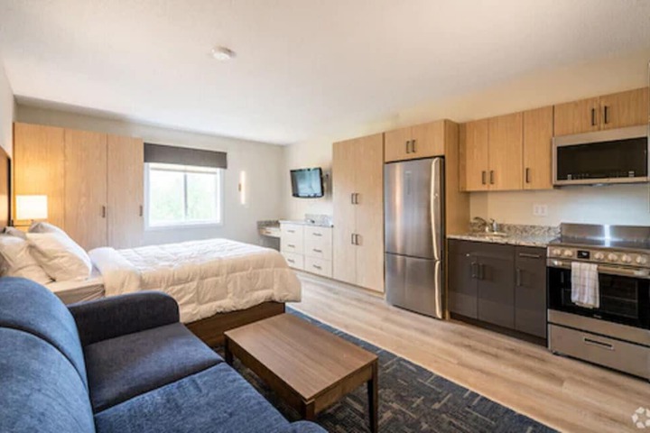 Renovated Suite Queen Bed (7 of 7)