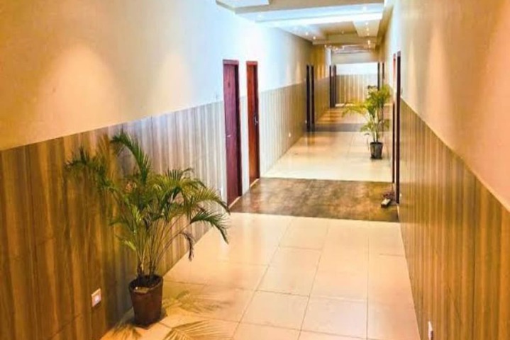 Ballroom/Hall 12 of 13