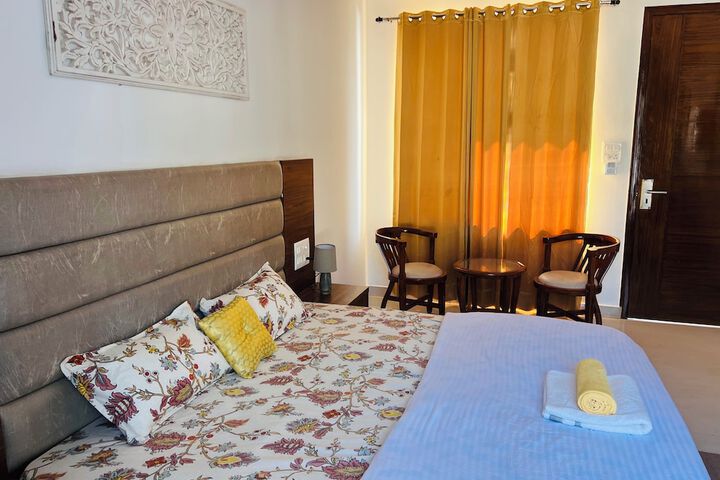 Room 11 of 28