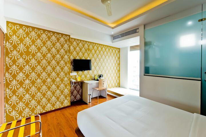 Room 3 of 40