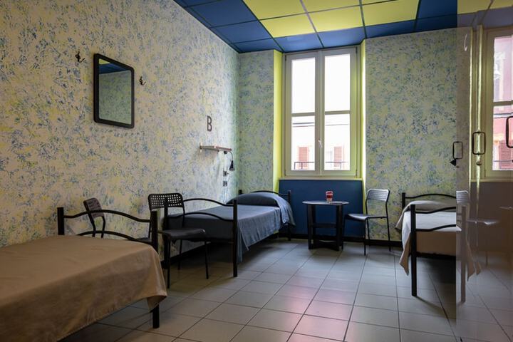 Room 25 of 62