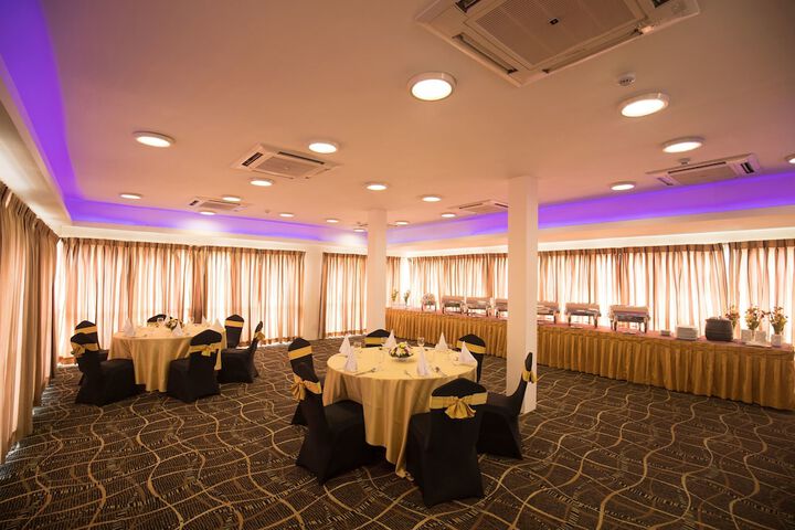 Ballroom/Hall 52 of 62