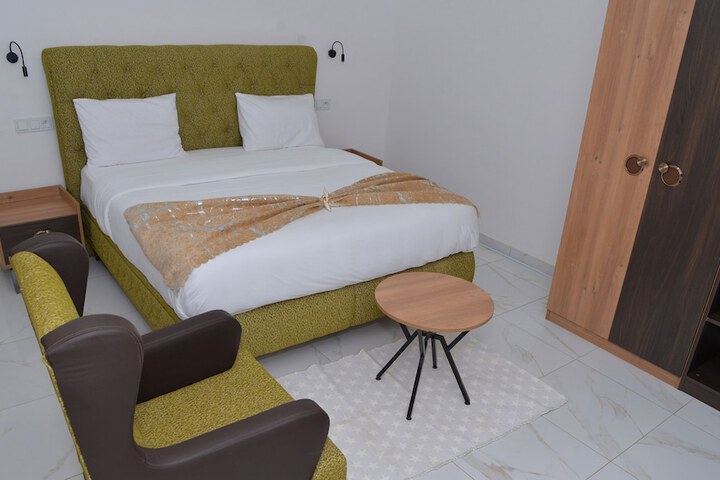 Room 13 of 69