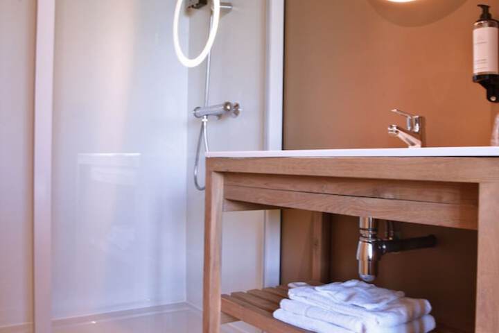 Room 15 of 21
