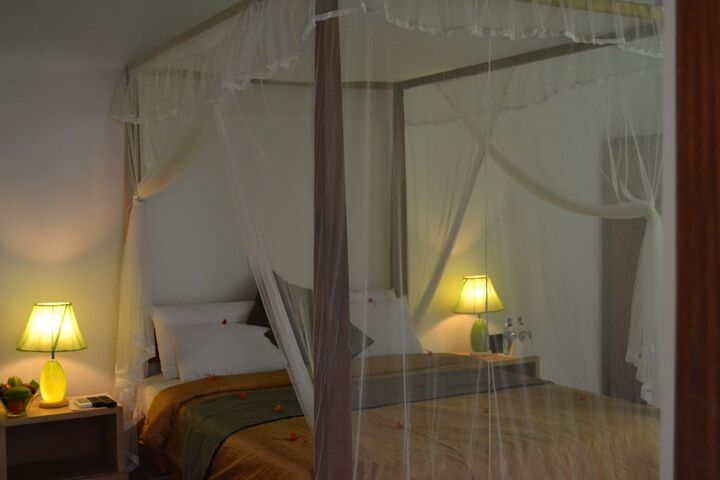 Room 5 of 11