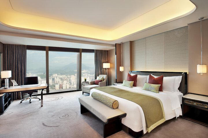 Room 10 of 84