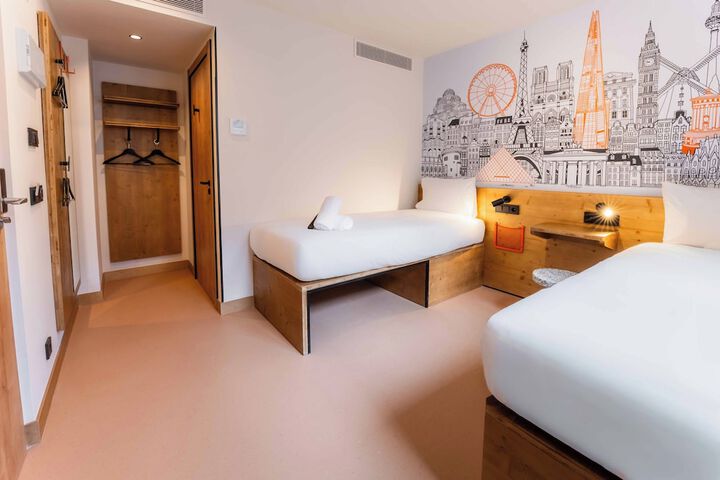Room 36 of 89