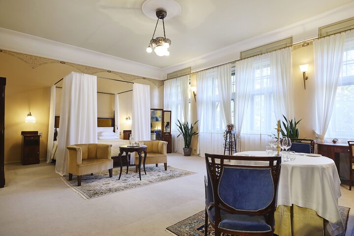 Room 5 of 80