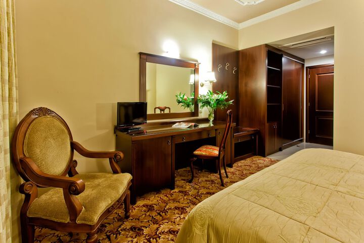 Room 13 of 48