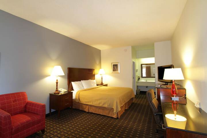 1 King Bed (1 of 3)