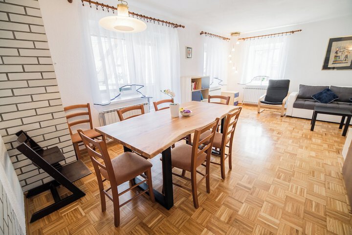 Room 33 of 47