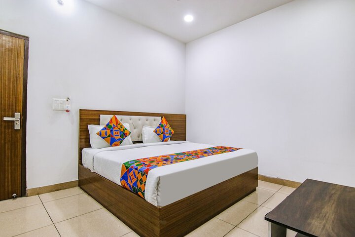 Fabhotel The Orient
