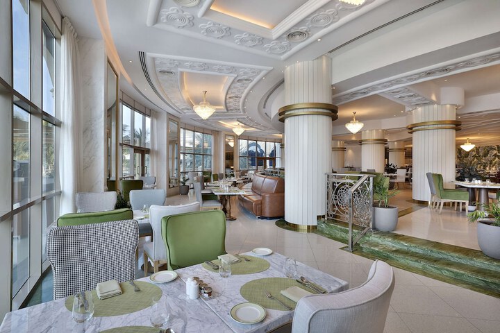 Dining 74 of 128