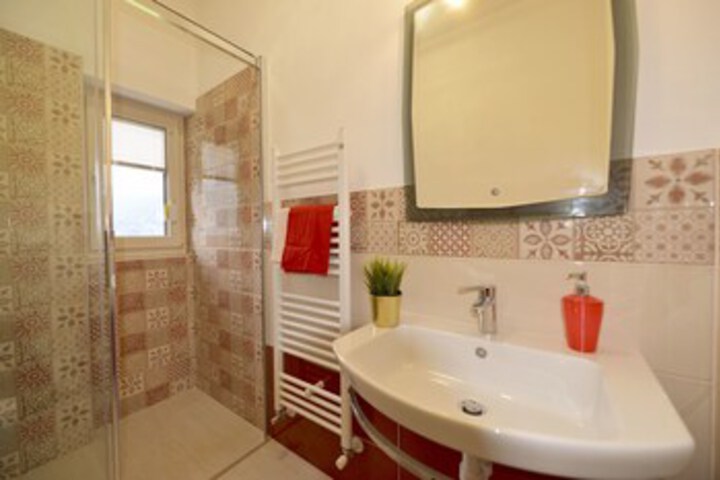 Room 2 of 19