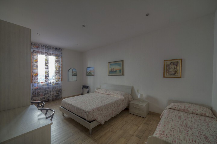 Room 16 of 48