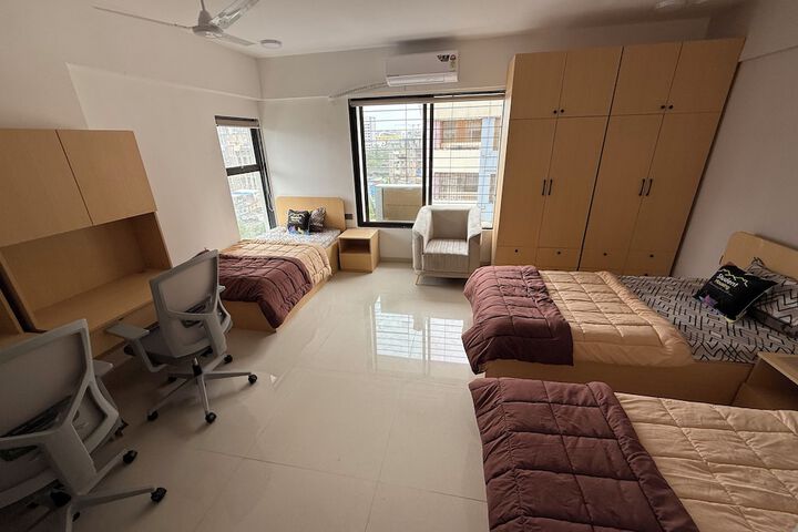 Room 4 of 11