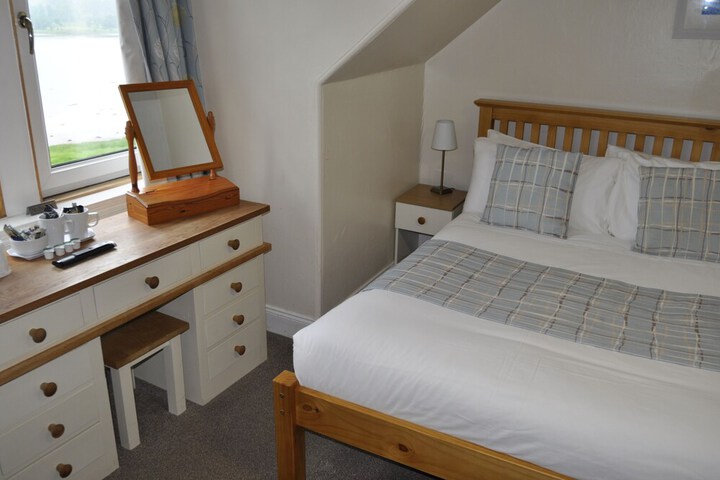 Room 4 of 36