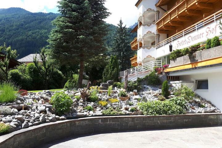 Hotel Exterior 75 of 82