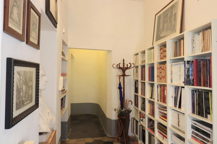 Room 9 of 15