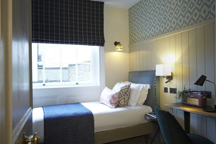 Room 10 of 79