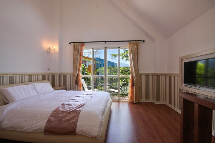 Room 4 of 80