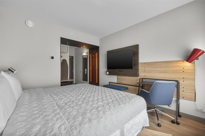 Room 8 of 39