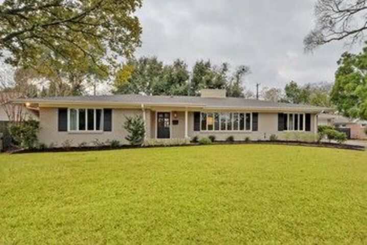Exterior of 4BR 3 5BA Luxurious Central Austin House by RedAwning