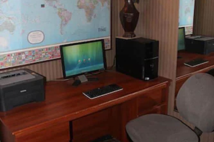 Business Center 14 of 16
