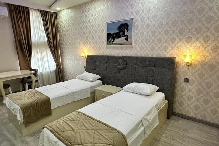 Room 10 of 36